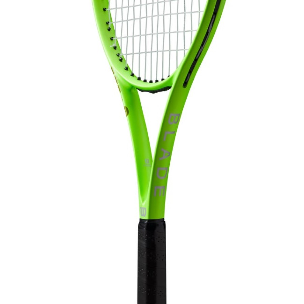 Wilson Blade Feel RXT 105 Tennis Racquet Wilson Blade Feel RXT 105 Tennis Racquet
